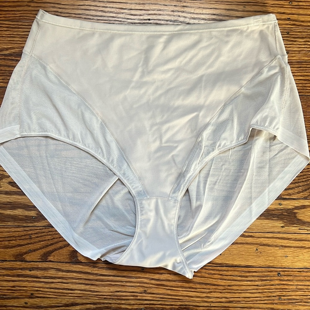 Nude/ cream smoothing shaper panty